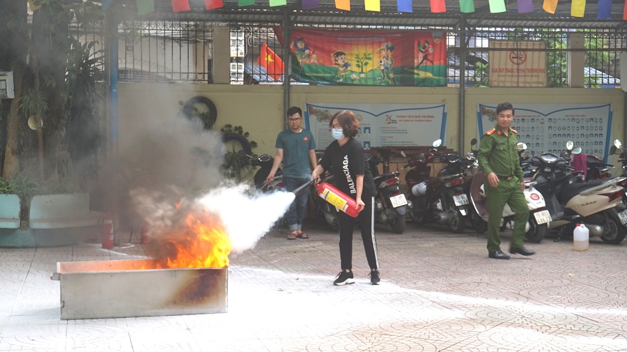 Tuyên truyền kiến thức PCCC tại Trường Tiểu học Trưng Vương, quận Lê Chân